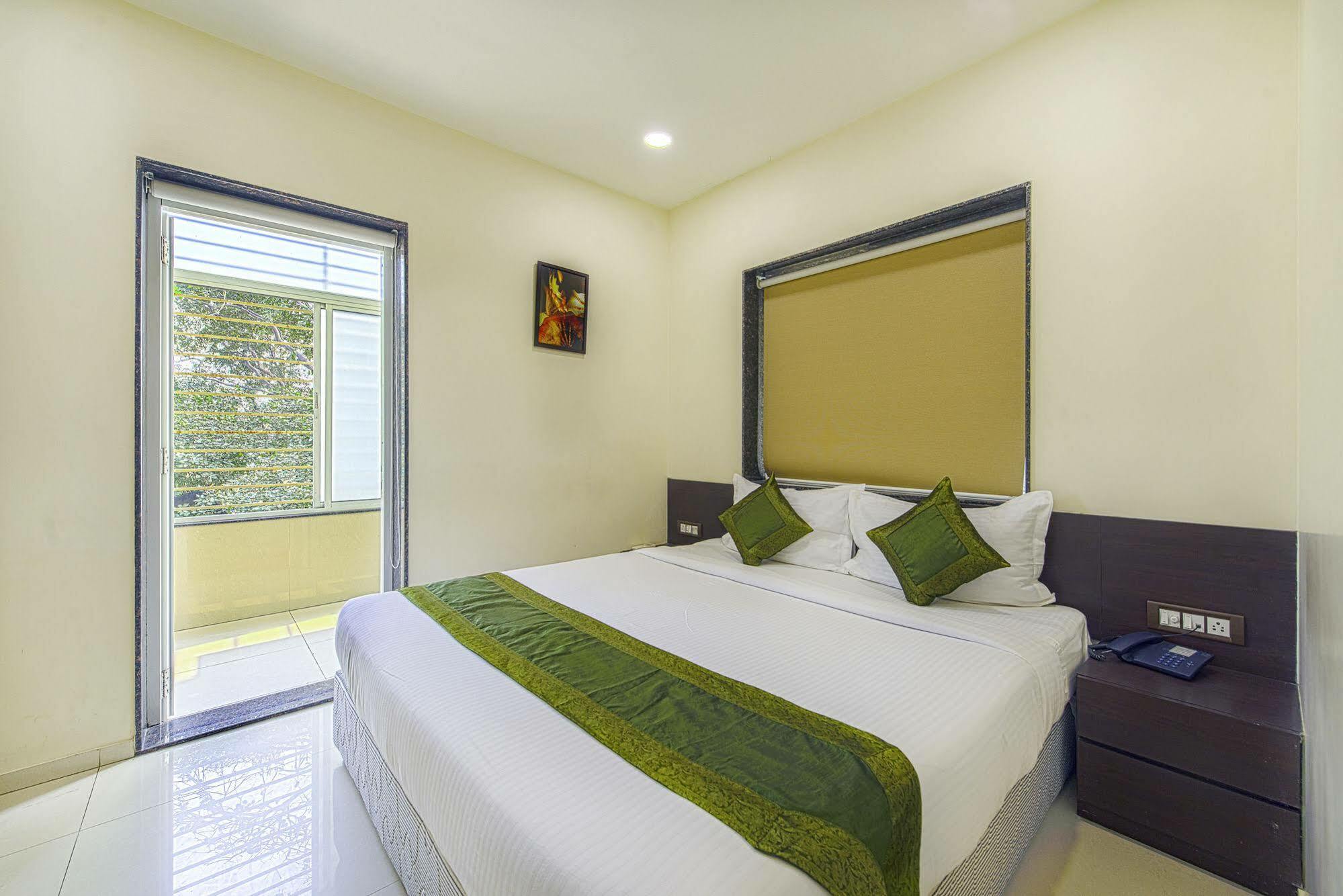 Oyo 16703 Hotel The Platinum Calcuta Exterior foto