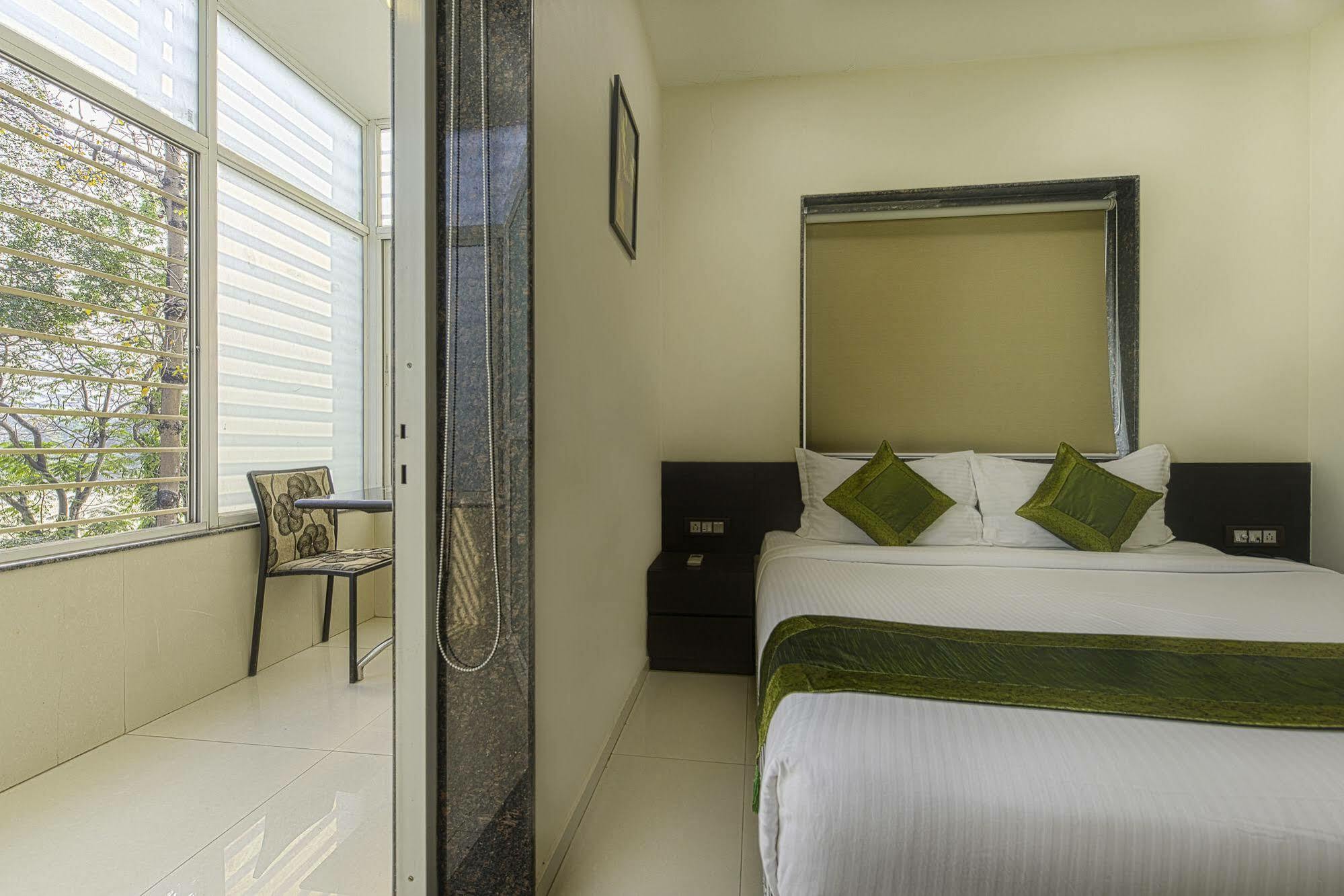 Oyo 16703 Hotel The Platinum Calcuta Exterior foto